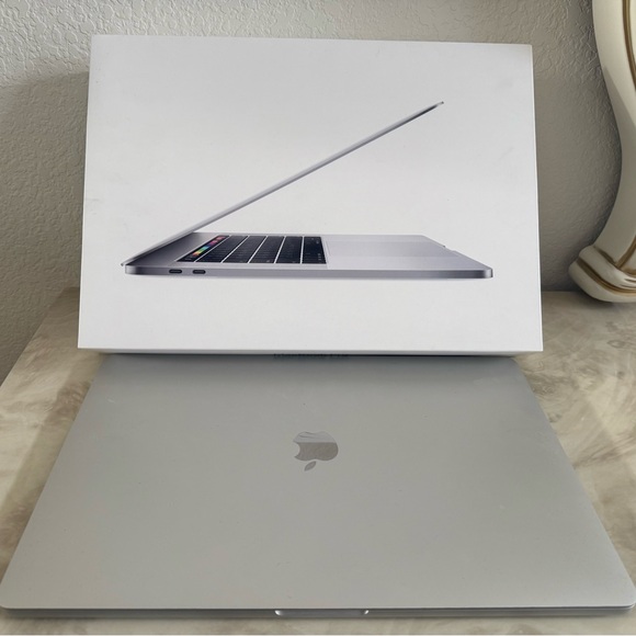 MacBook Pro 2019 with Russian keyboard - Picture 1 of 6